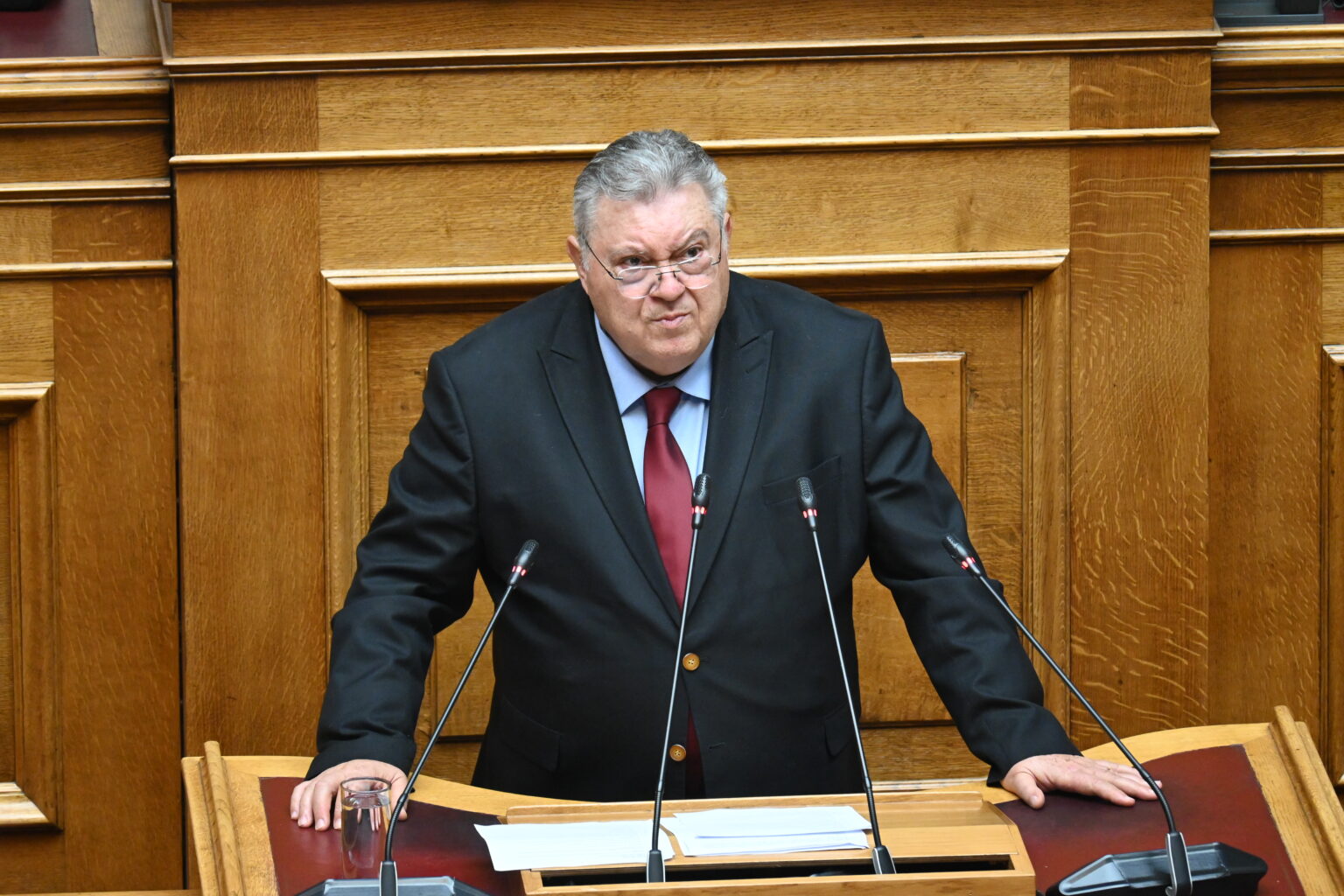 Τάσος Οικονομόπουλος: «Η κυβέρνηση μιλά για ισότητα, ενώ η κοινωνία παλεύει για επιβίωση»